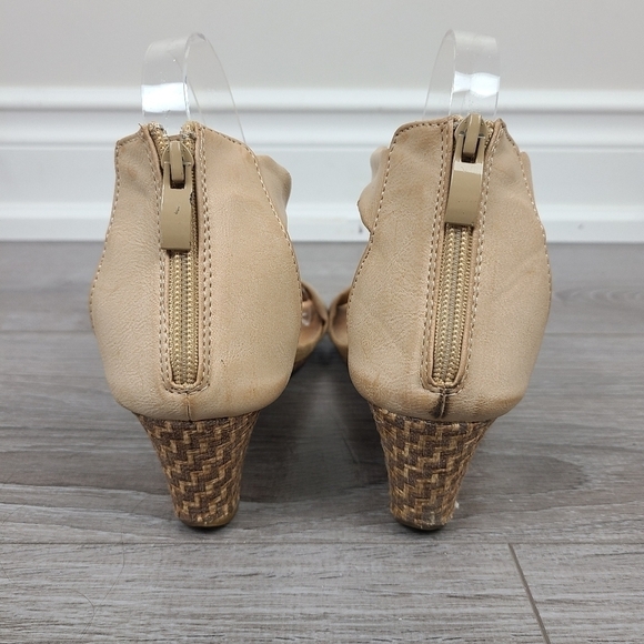 Tan Women's Casual Wedge Bohemian Jeweled Sandals Size 7.5 - Picture 11 of 17